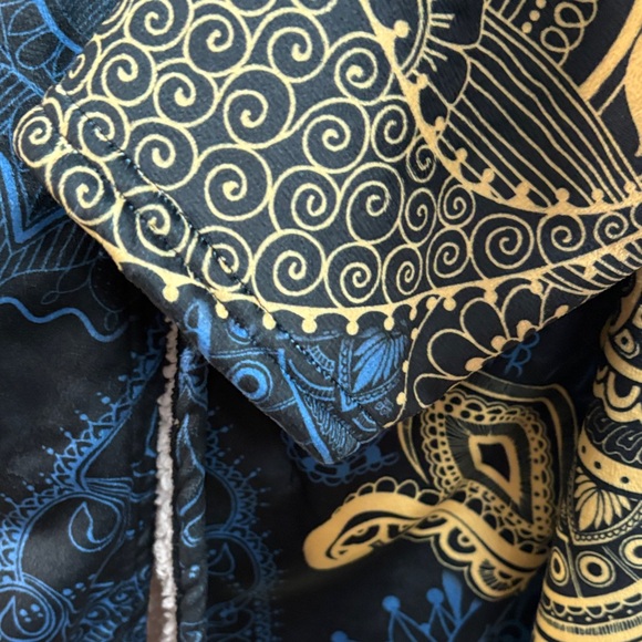 Luna Fide The Kali Cloak Luxurious Black and Gold Patterned for Men and Woman - Picture 10 of 16